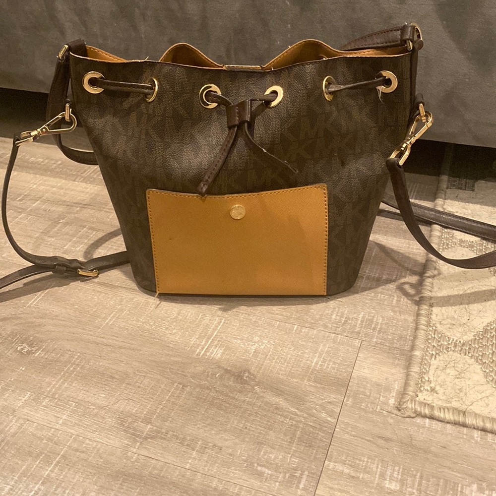 Michael Kors Bucket Bag